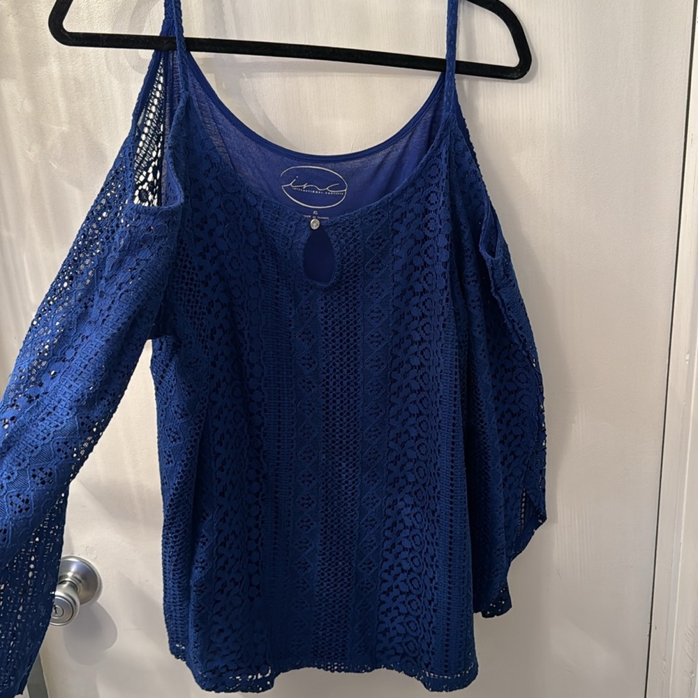 Women’s could shoulder  blue shirt size extra large - Picture 2 of 4